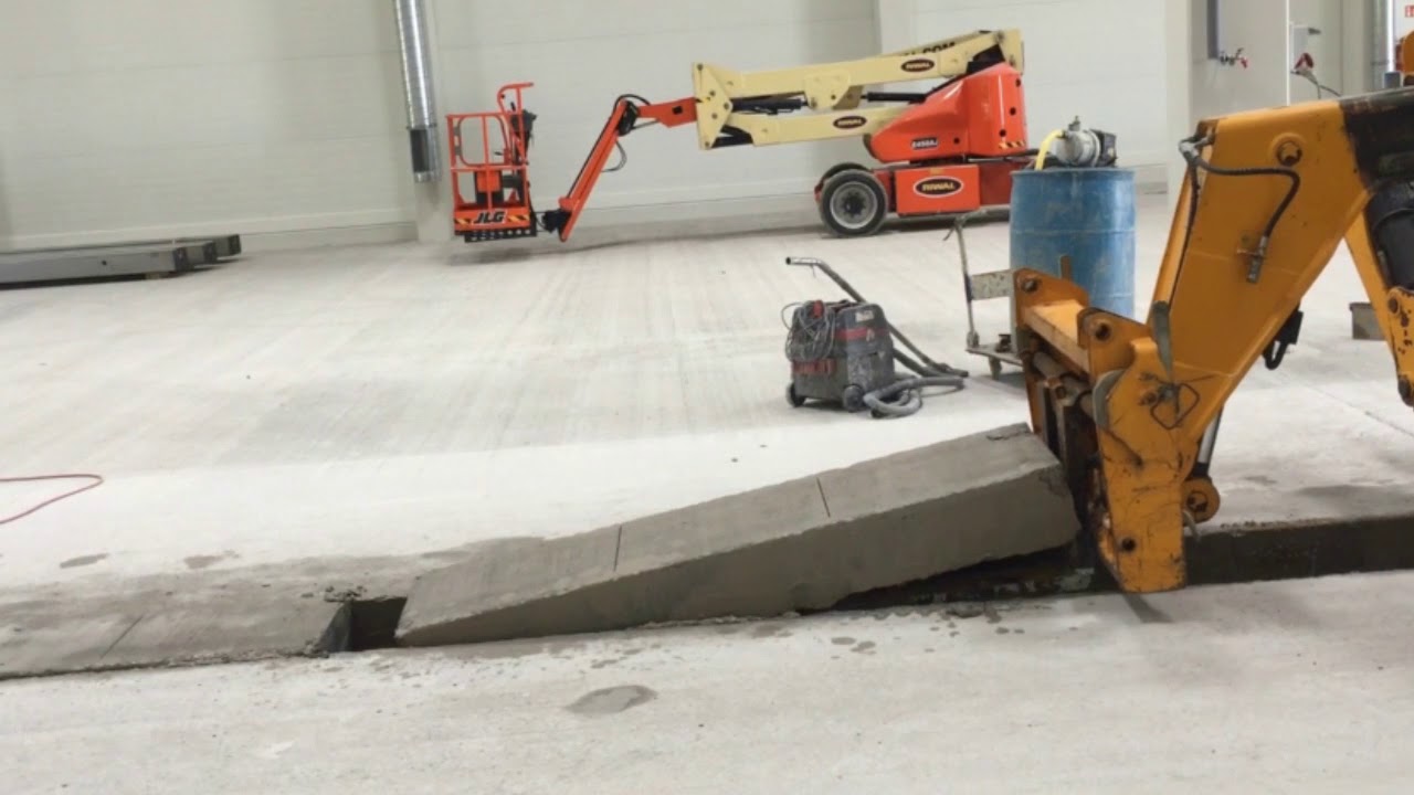 Montaż koryt FASERFIX&reg;KS+ w posadzce betonowej
