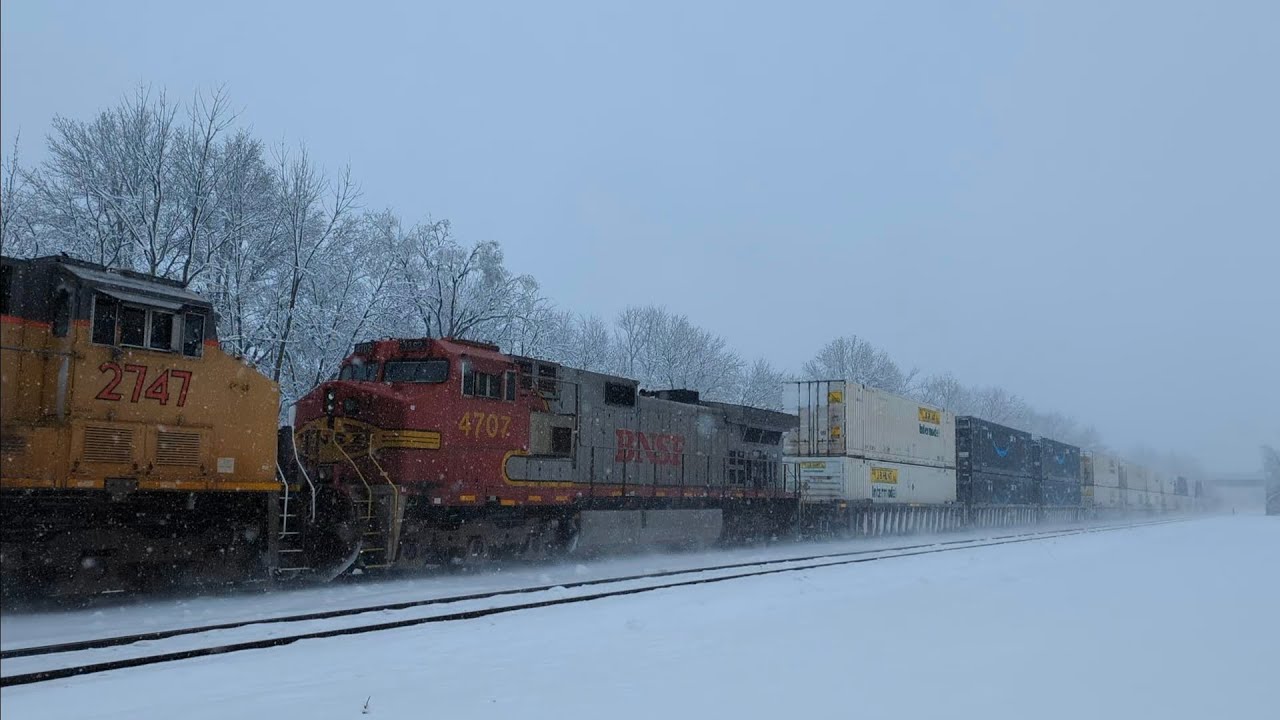 Railfanning the BNSF Marceline Subdivision in La Plata with a Warbonnet, UP and KCS Power - Part 1