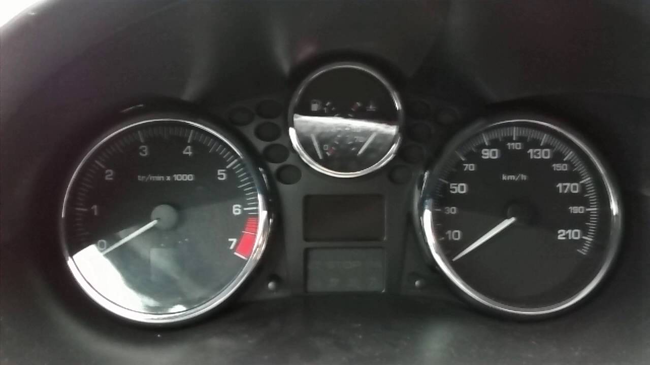 Peugeot 207 Como habilitar o acendimento automático dos faróis