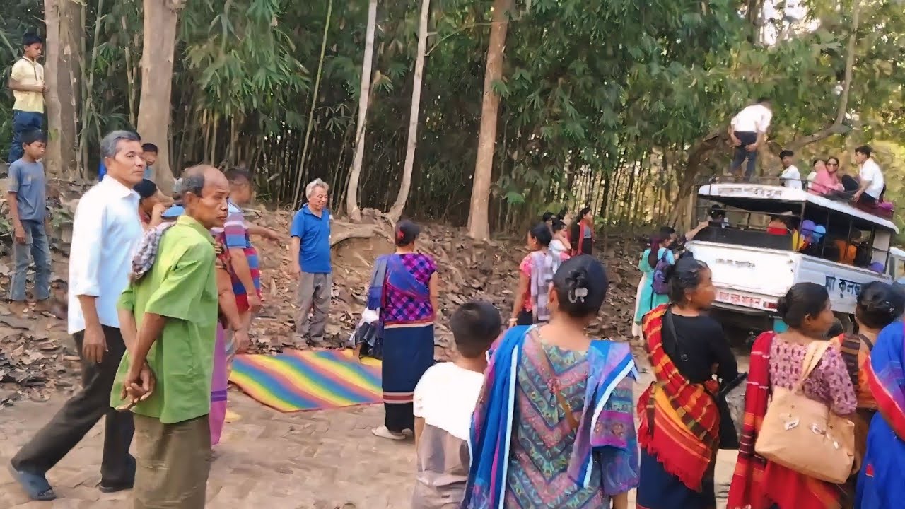 চাকমা বিবাহের পথখানা(রাস্তায় বসে খাওয়া)