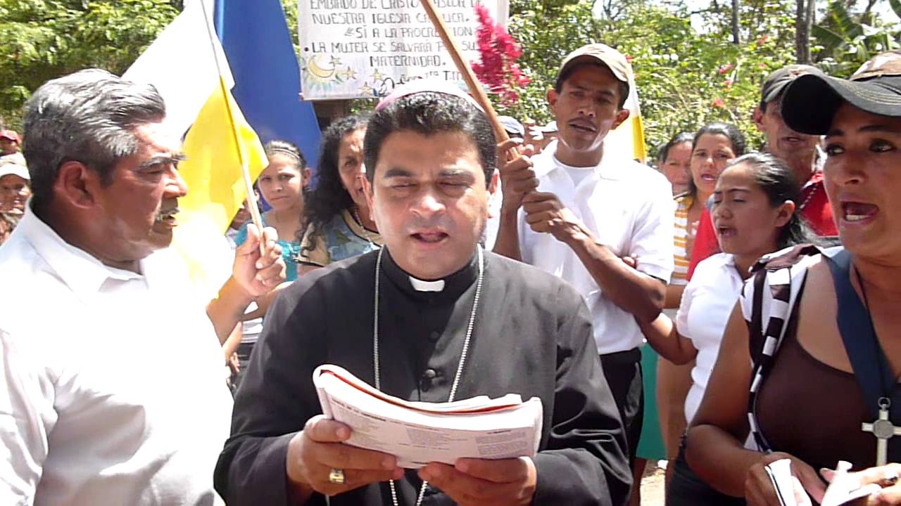 Mons. Rolando Álvarez canta 