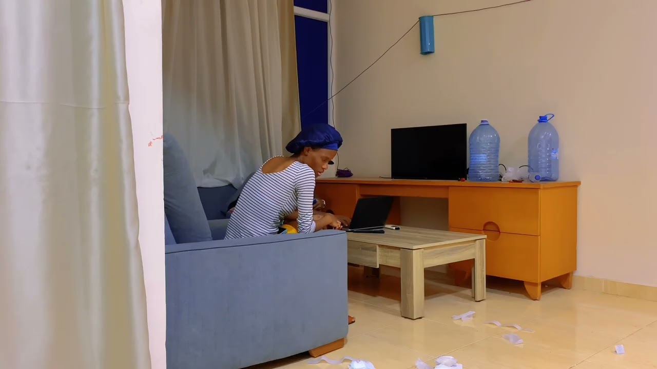 Guys mw kite kotèks ak tout san nan salon an 😂 ann gade reaksyon Dave 🙊 #prank #pranks 