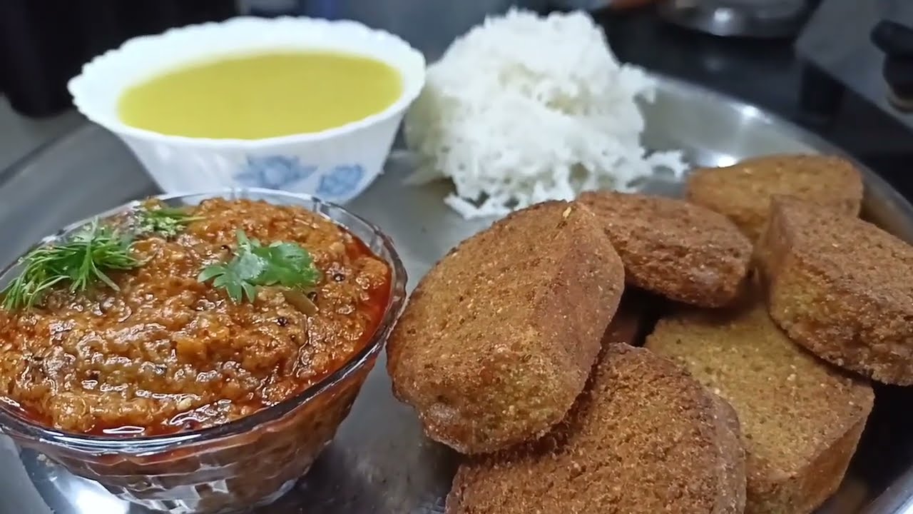 जळगाव खान्देशी पद्धतीने वरणबट्टी घोटलेली वांग्याची भाजी 20 ते 25 मिनिटात.......