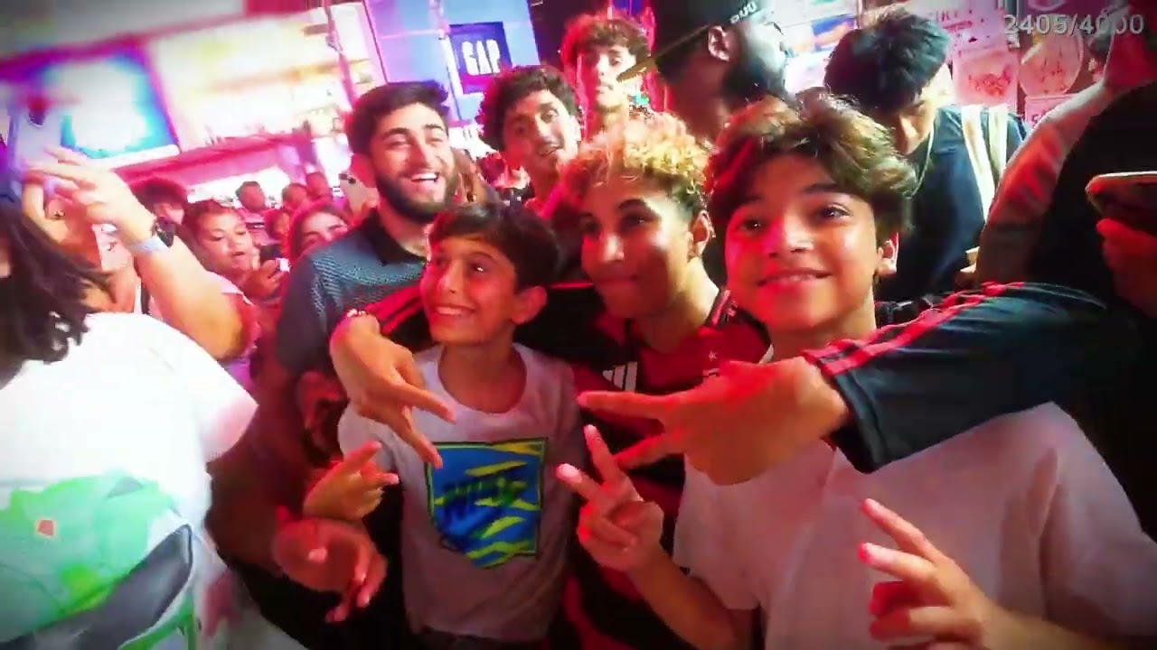 TOTA PAROU TUDO NA TIME SQUARE EM NOVA YORK COM SEUS FÃS #tota #totaamc #kaicenat #rakai #jonvlogs