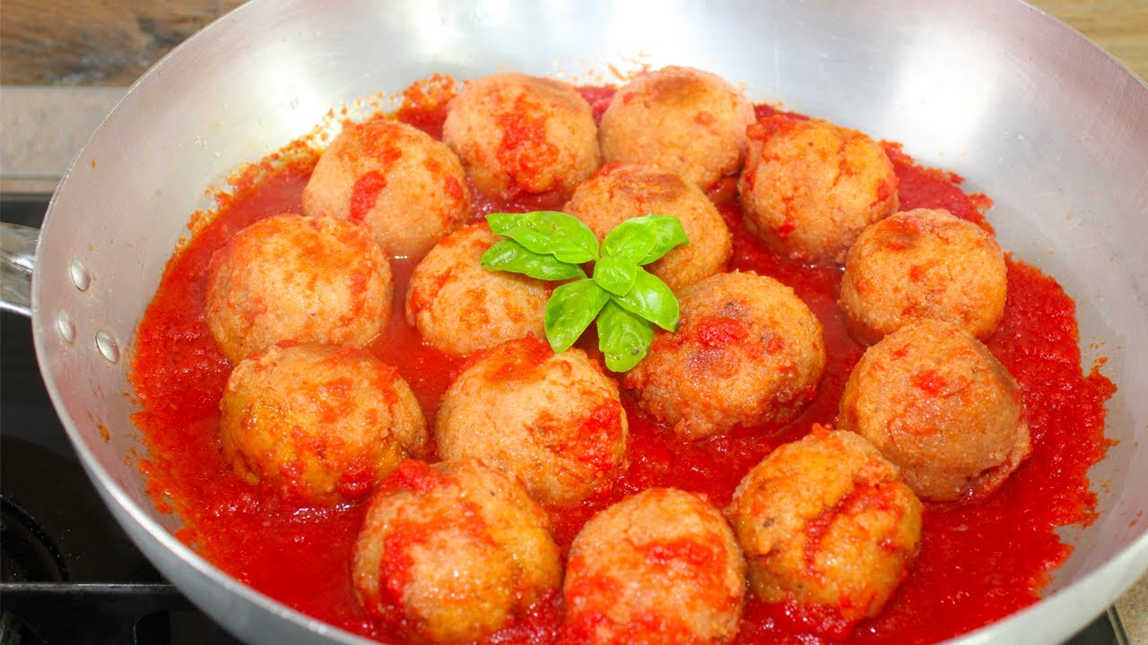 POLPETTE DI PANE E FORMAGGIO NEL SUGO | Carlo Gaiano