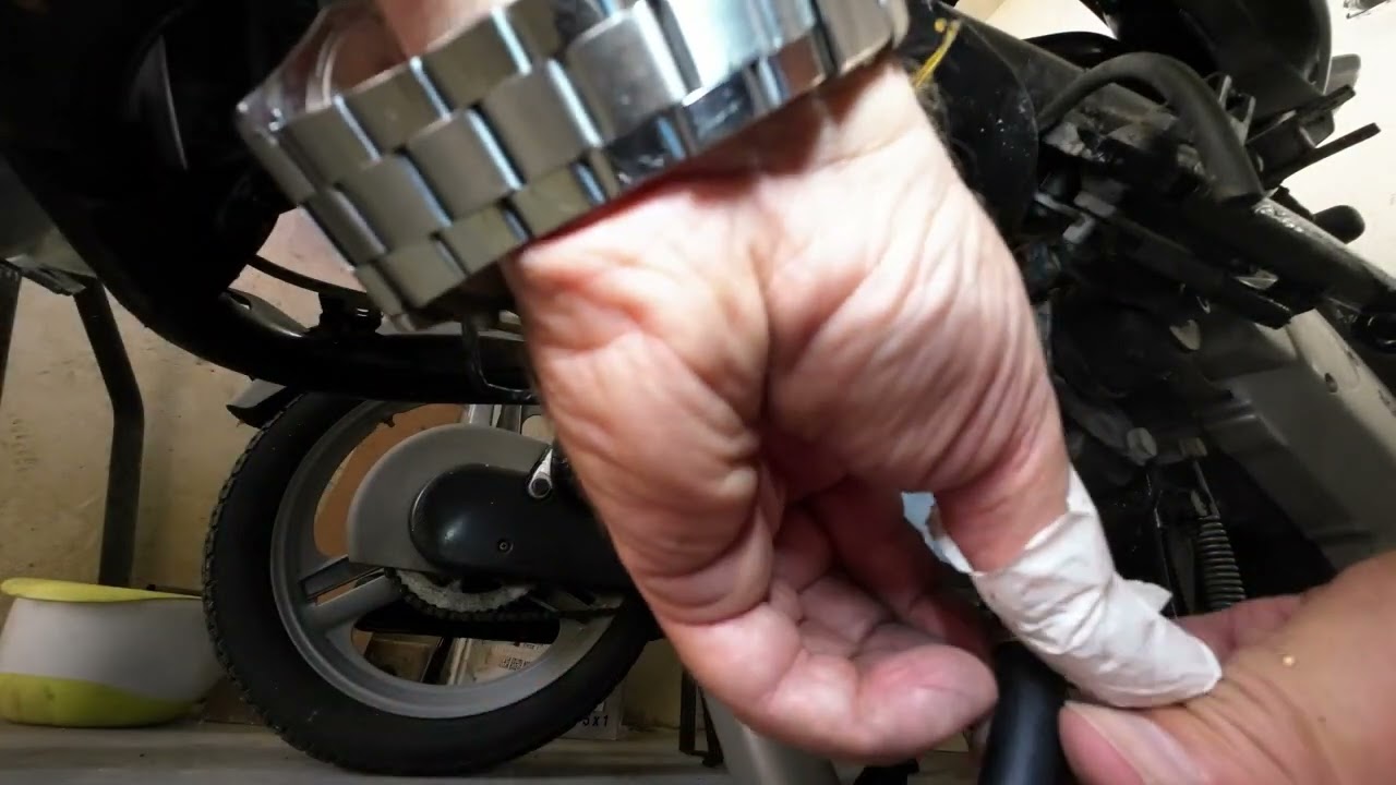 aprilia leonardo 151 sostituzione dei TUBI pompa a depressione benzina