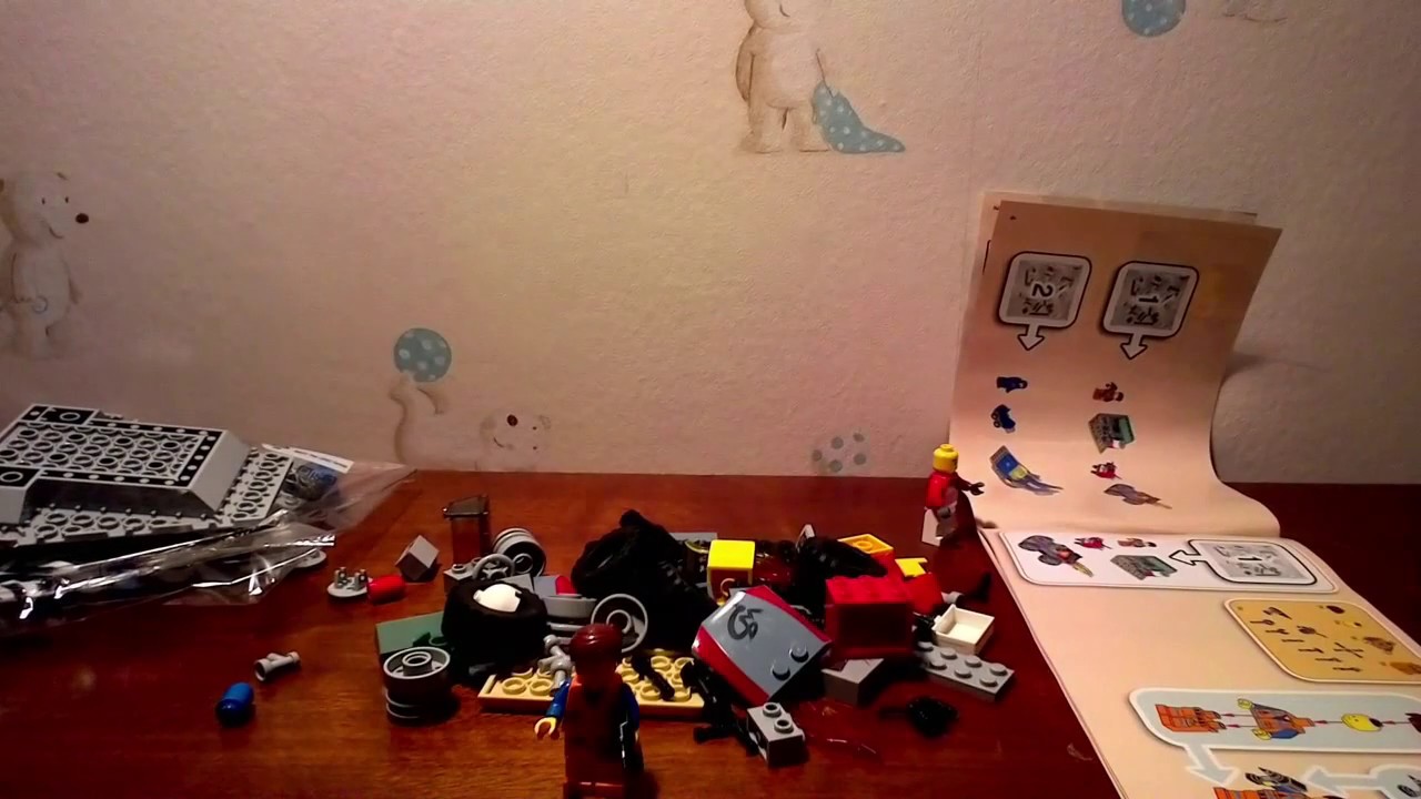 Unboxing and build of Lego 70821 'Emmet and Benny Build and Fix Workshop'