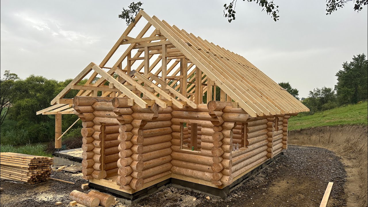Montage of a log house in Magyarn&aacute;ndor