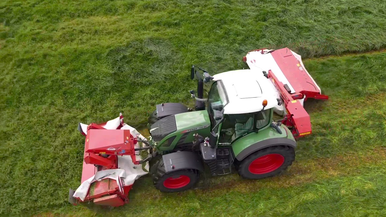 Van Kempen fourage en transport aan het grasmaaien met een fendt 720 en Kuhn grasmaaiers