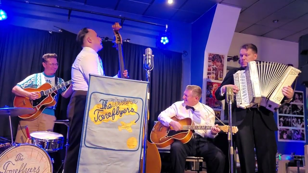 The Western Toneflyers swinging