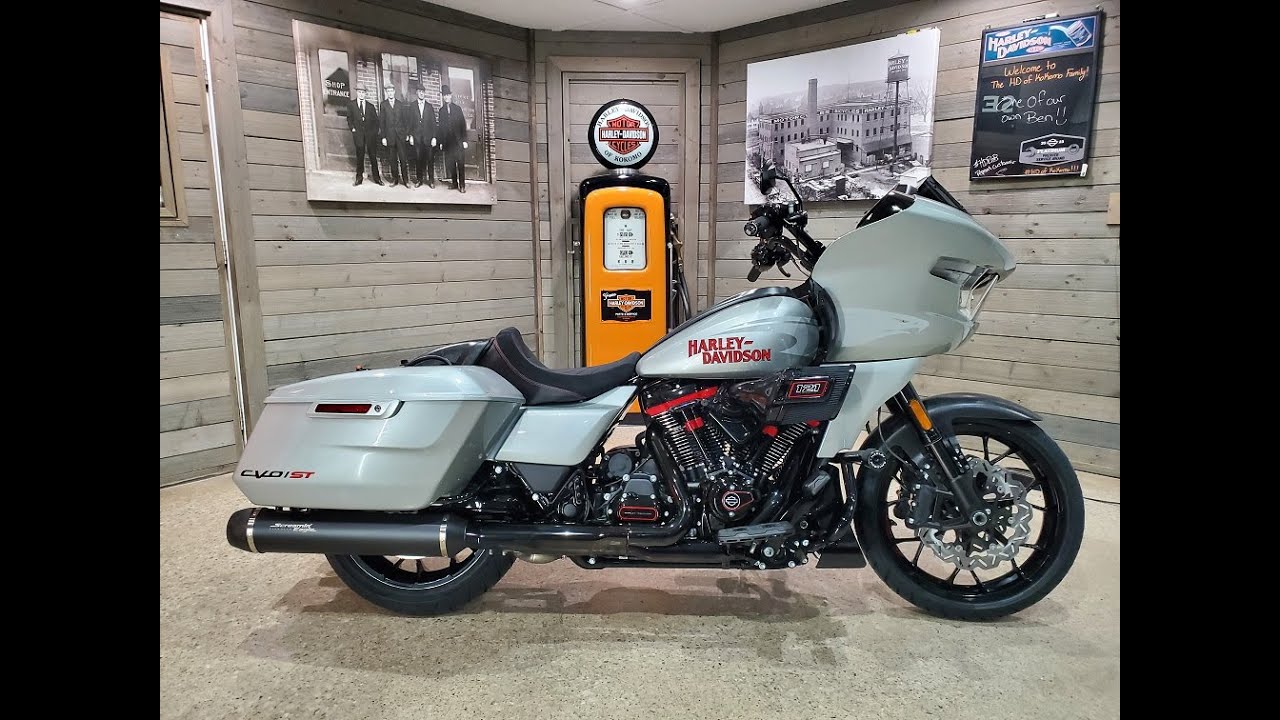 2025 Harley-Davidson CVO Road Glide ST FLTRXSTSE - Mercury Silver.