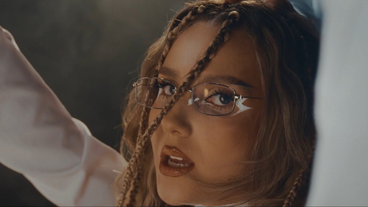 Alessandra - &Icirc;ntre 4 pereți | Official Video