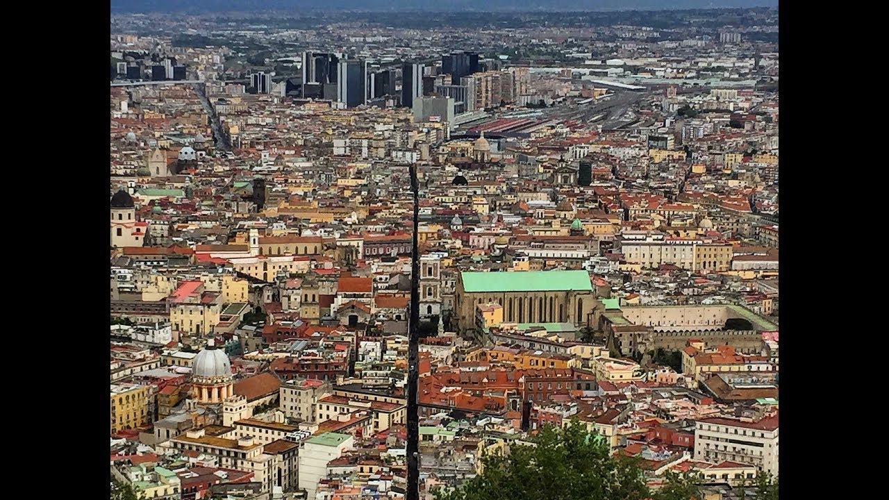 Spaccanapoli - Una passeggiata nel centro storico di Napoli - A walk in the center of Naples