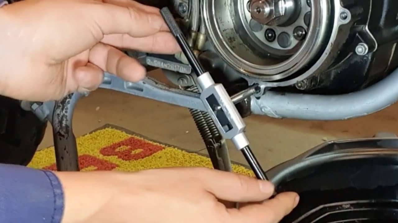 Como reparar rosca hembra barrida con Helicoil en español.