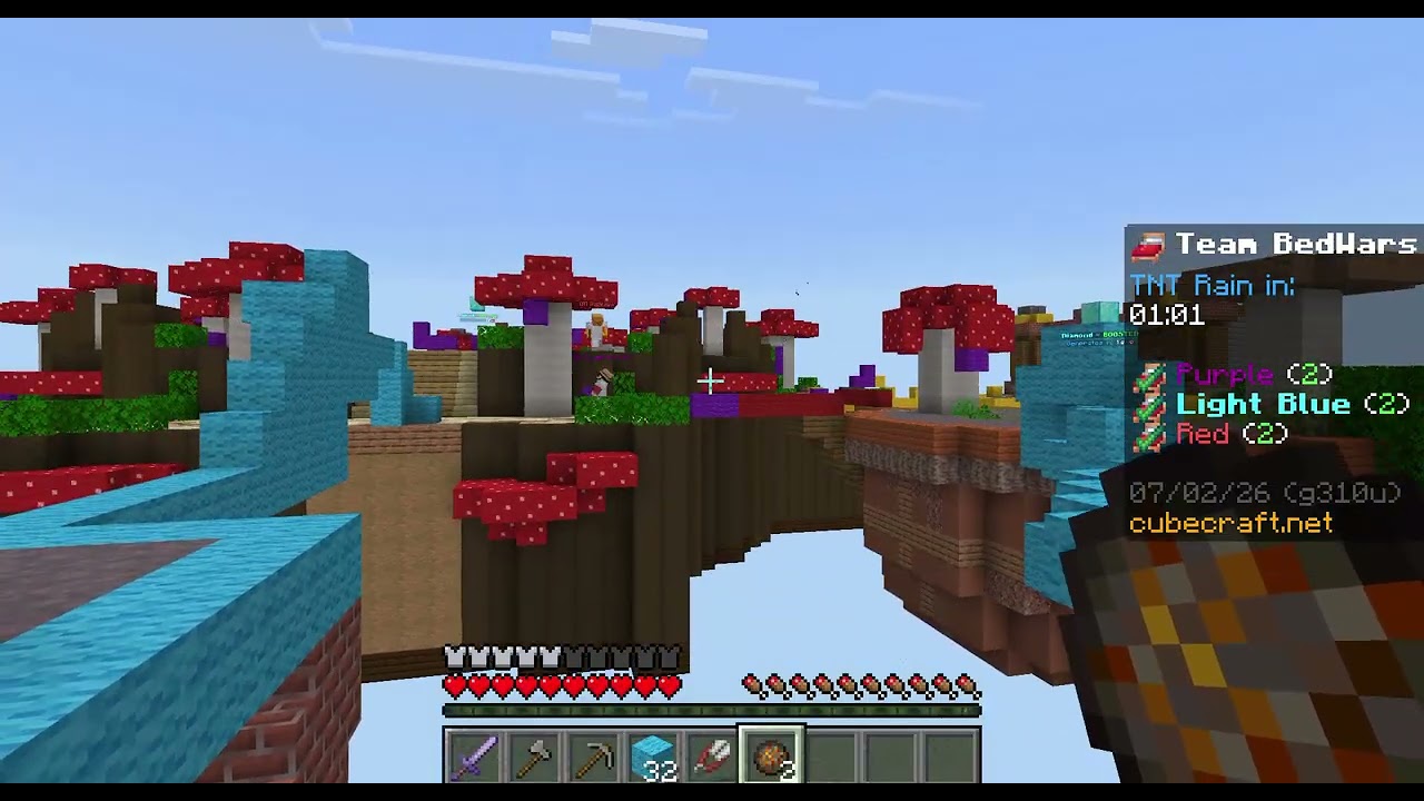 Playing Cubecraft Bedwars to see if it's good.(featuring @Chris-wn4mf)