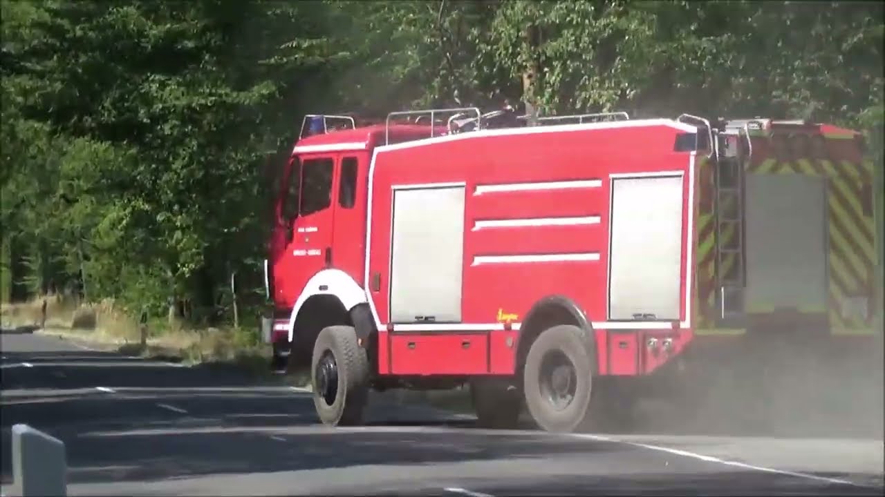 [Waldbrand in Walldorf] Einsatzfahrten von Feuerwehr und Rettungsdienst zum Waldbrand in Walldorf.