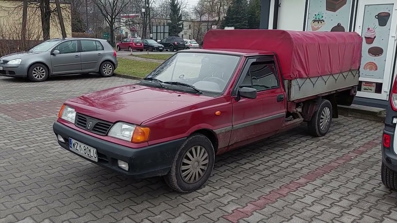 Ten Polonez Truck Plus LB 1.9D rozwozi butle z gazem