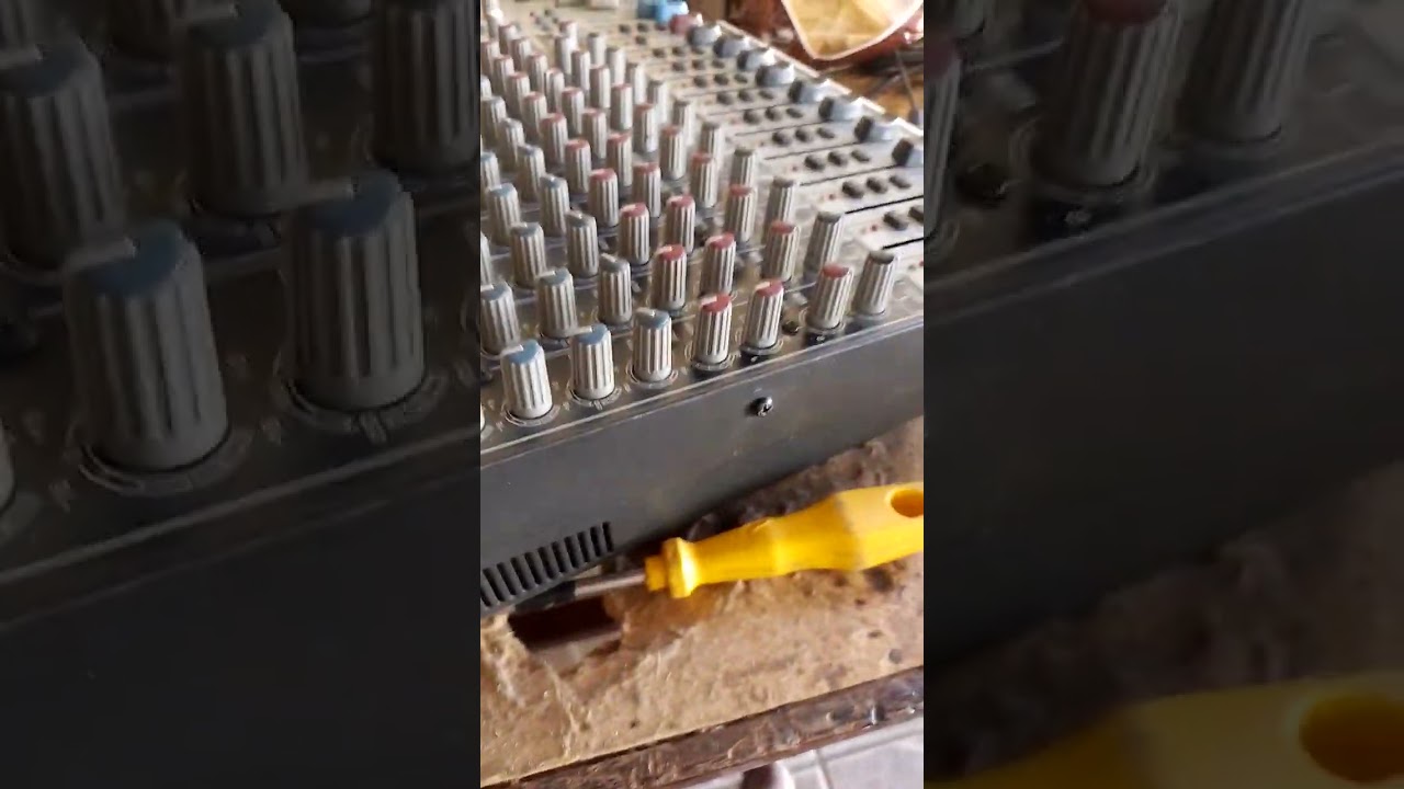Mesa behringer xenyx 1832fx (DEFEITO DE NOVO)