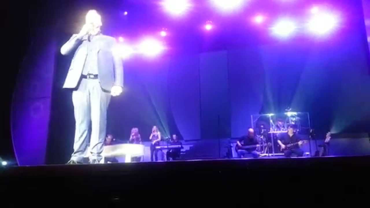 Frans Bauer - Je staat in het leven nooit alleen (Live in Roermond)