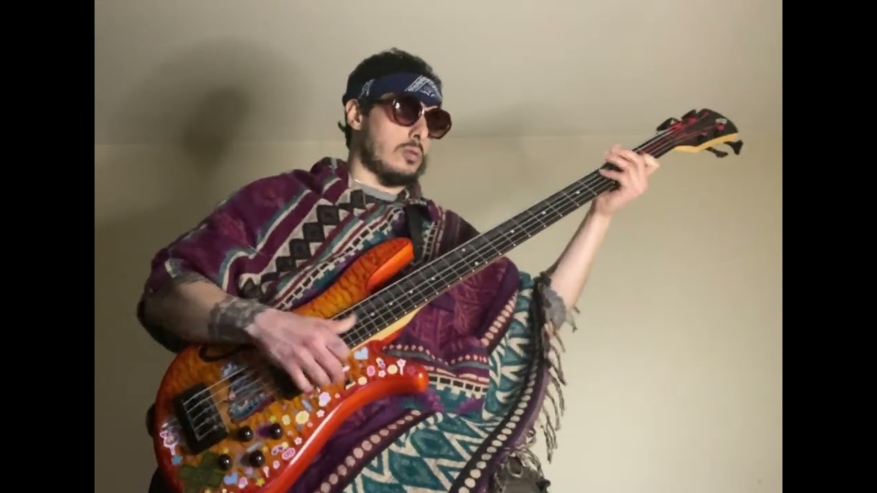 Red Hot Chili Peppers - True Men Don’t Kill Coyotes (Live 85) - Bass Guitar Cover - 5 String Bass