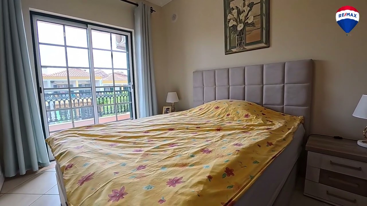 Moradia em banda T3 em condomínio fechado com piscina – Ferreiras, Albufeira