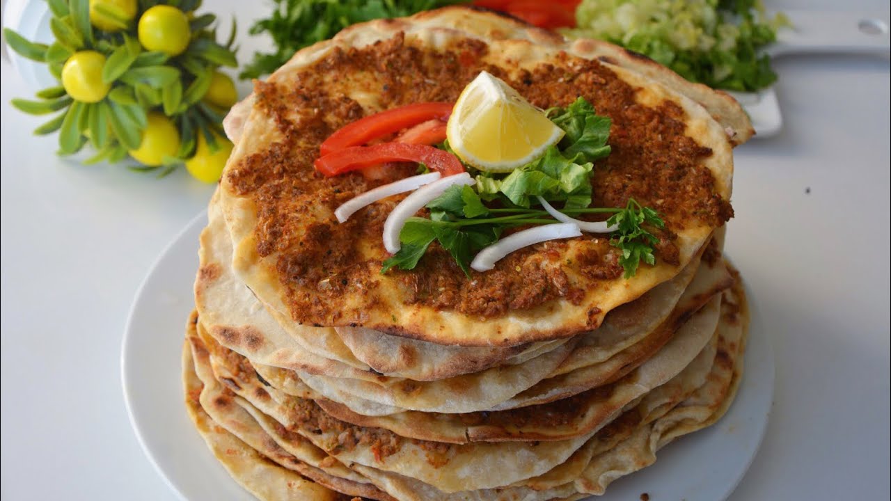 MAYA YOK✌🏻SAATLERCE BEKLEMEK YOK🤩TAŞ FIRIN LEZZETİNDE EVDE EN PRATİK HALİYLE LAHMACUN TARİFİ💯