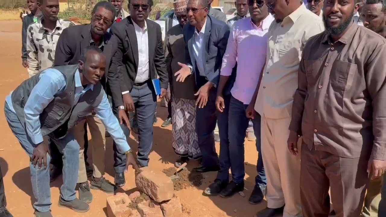 Degmada Buuhoodle ayaa laga Dhagax Dhigay Dhismaha Xarunta Kulanka iyo Adeega  Bulshada