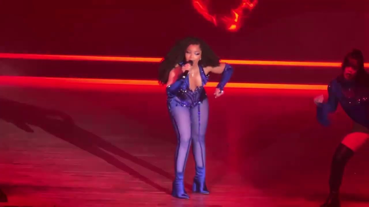Chloe- “Worried” Live In Pieces Tour Atl (April 2023)