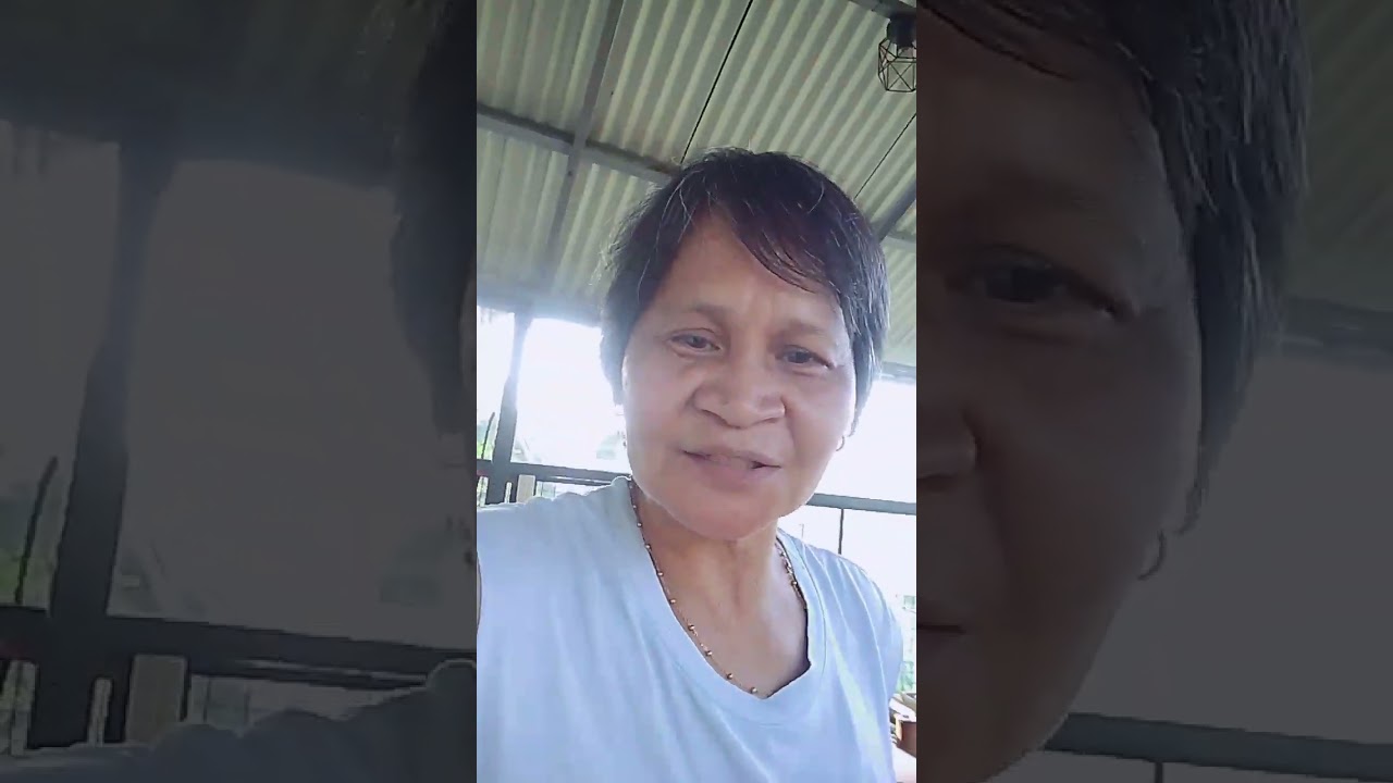 Akyat bubong 😂. Kukunin ko nakatambak na dahon sa bubong 