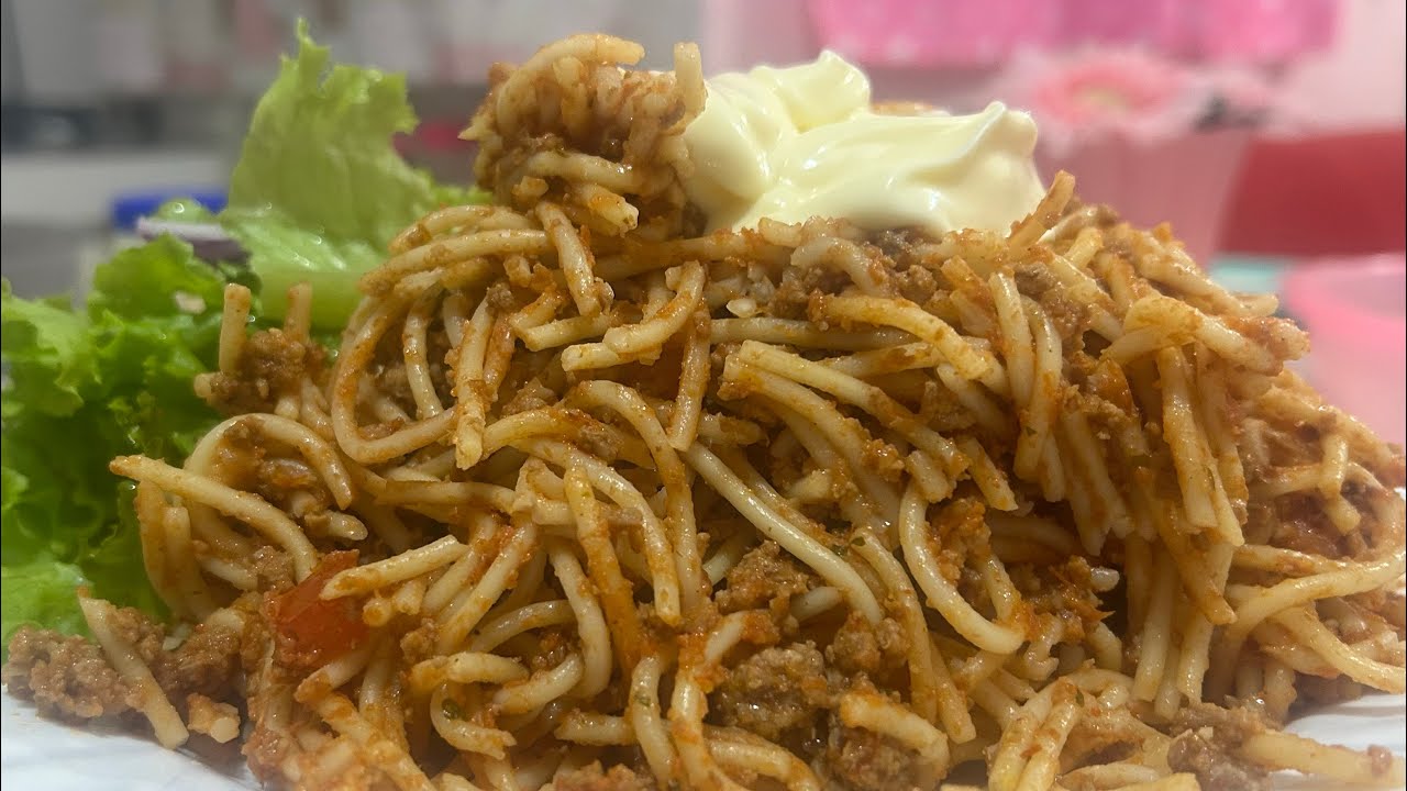 COMENDO MACARRÃO COM CARNE MOÍDA E TOMANDO GUARANÁ | Almoço de Hoje 🍝