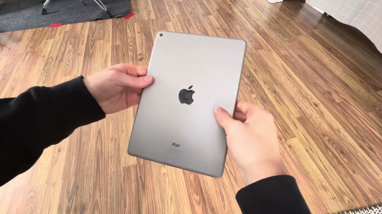 Trying out the iPad Air 2 in 2025!