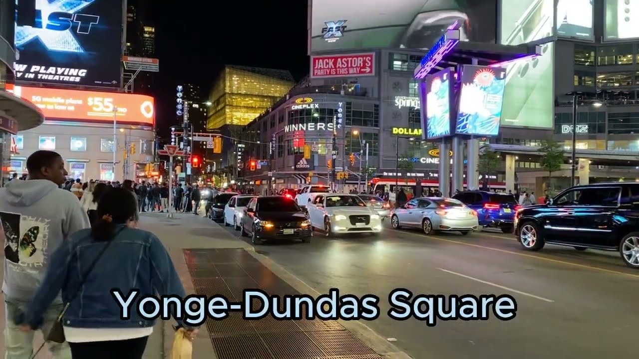 Toronto City night walk | Yonge Street - CANADA
