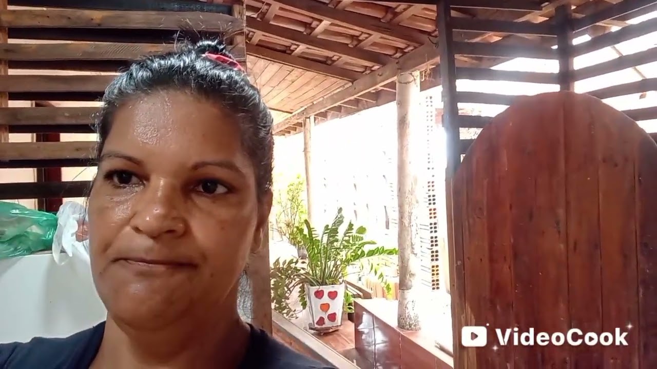 Fazendo comida no fogão a lenha e colhendo colorau junto com os meus netos 