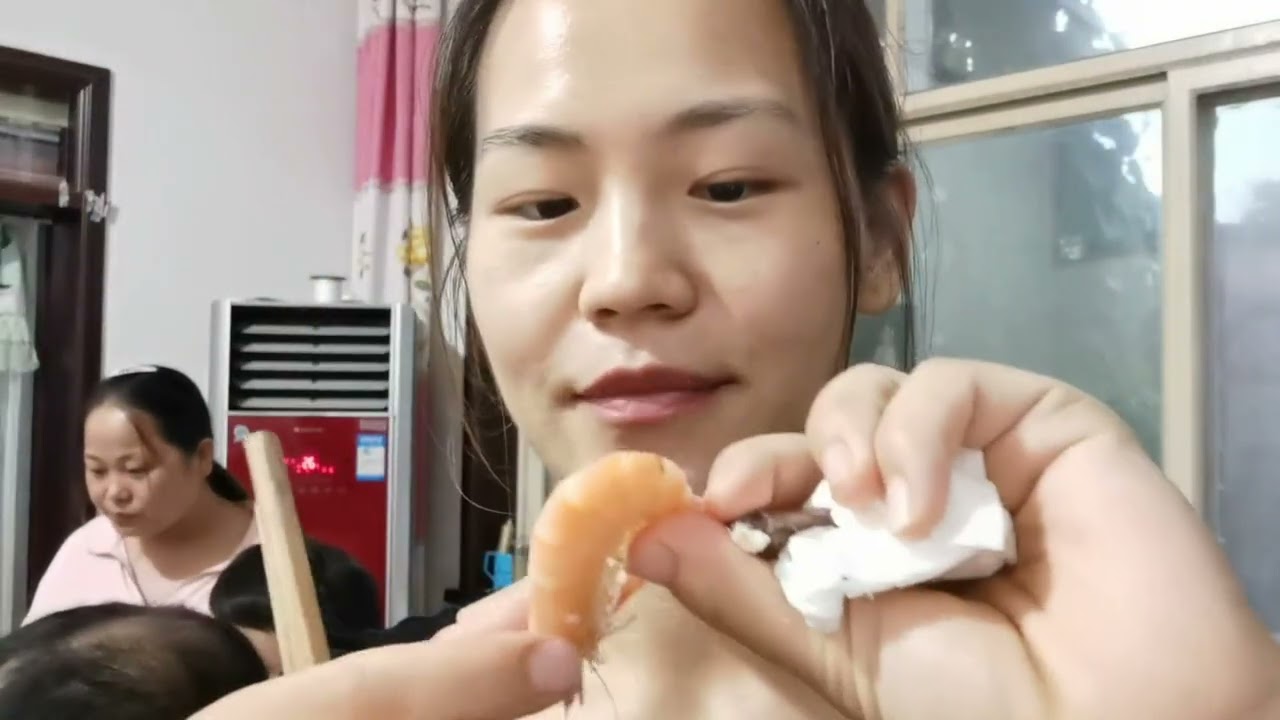三个女婿来丈母娘家吃饭，颜值一个比一个高，评论区告诉我谁最帅