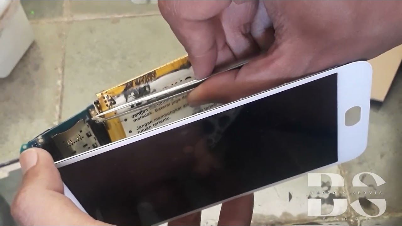 Nyervis HP OPPO F1S lcd blank hitam akibat jatuh
