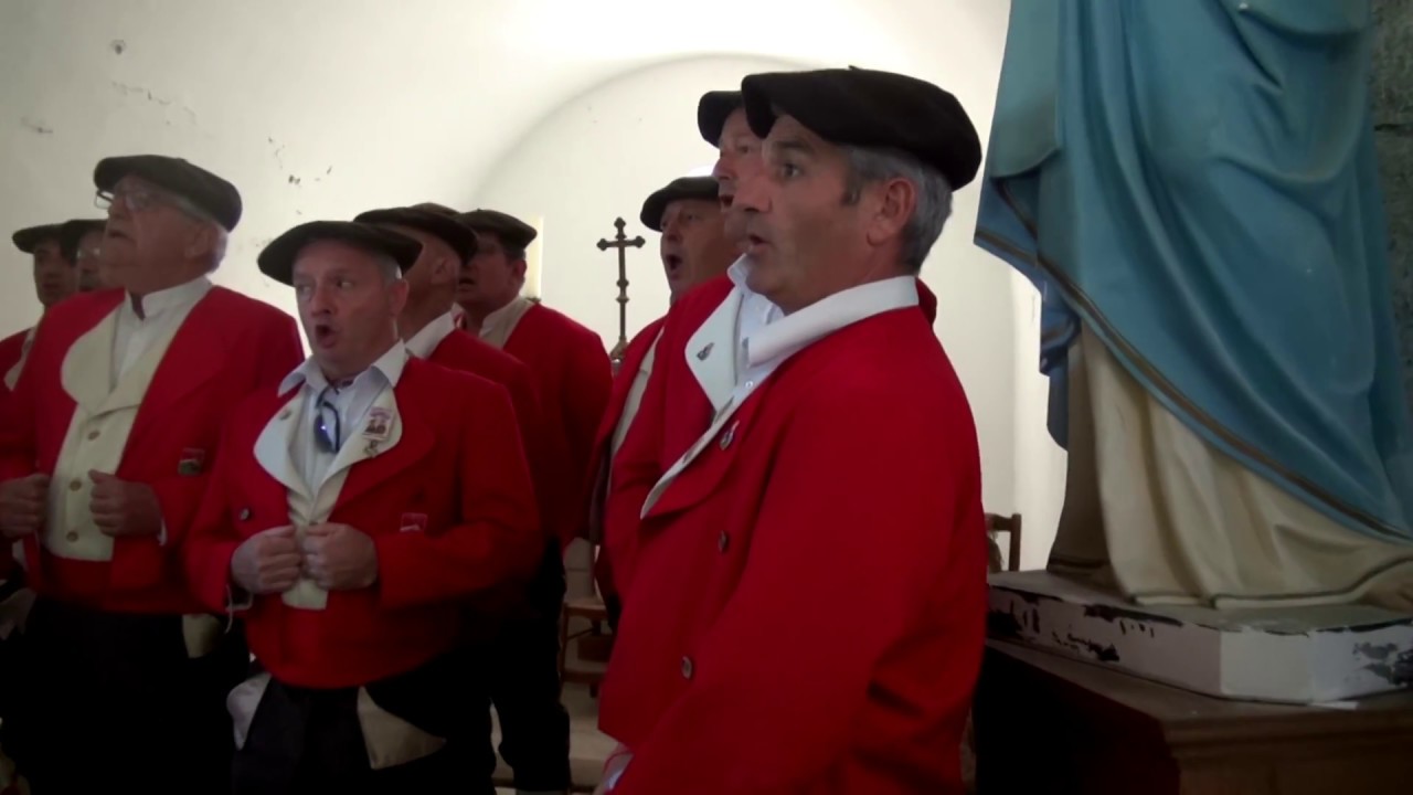 Les chanteurs montagnards de Lourdes à la chapelle Solférino à Luz saint Sauveur