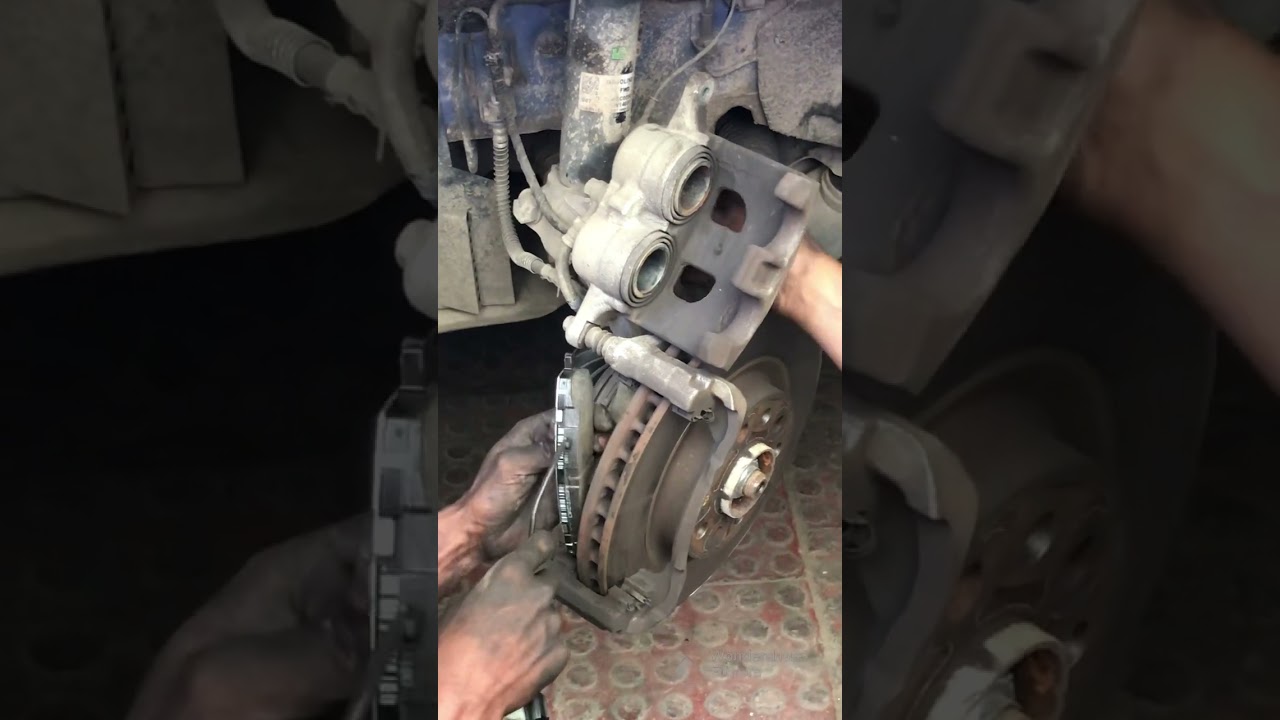 Mahindra XUV 700 Rear and Front break pad change #mahindra #mahindrathar #xuv700