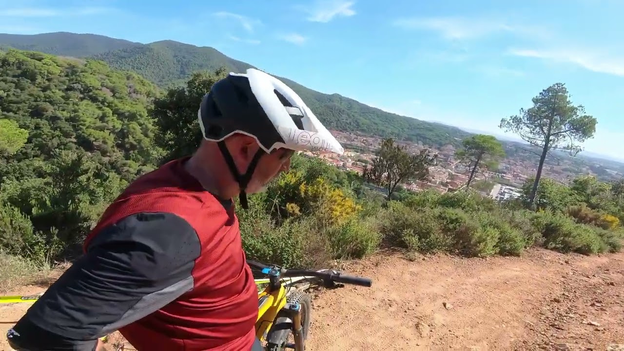 Corriol Genesis seguit per sensei Litus - La Sorrera Bike Park