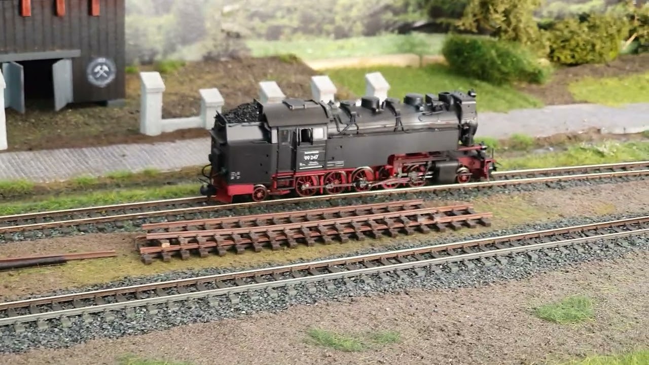 Tillig 99 247 schwere Brockenlok auf Langsamfahrt im Bahnhof Hasselfelde mit Duckstein Sound