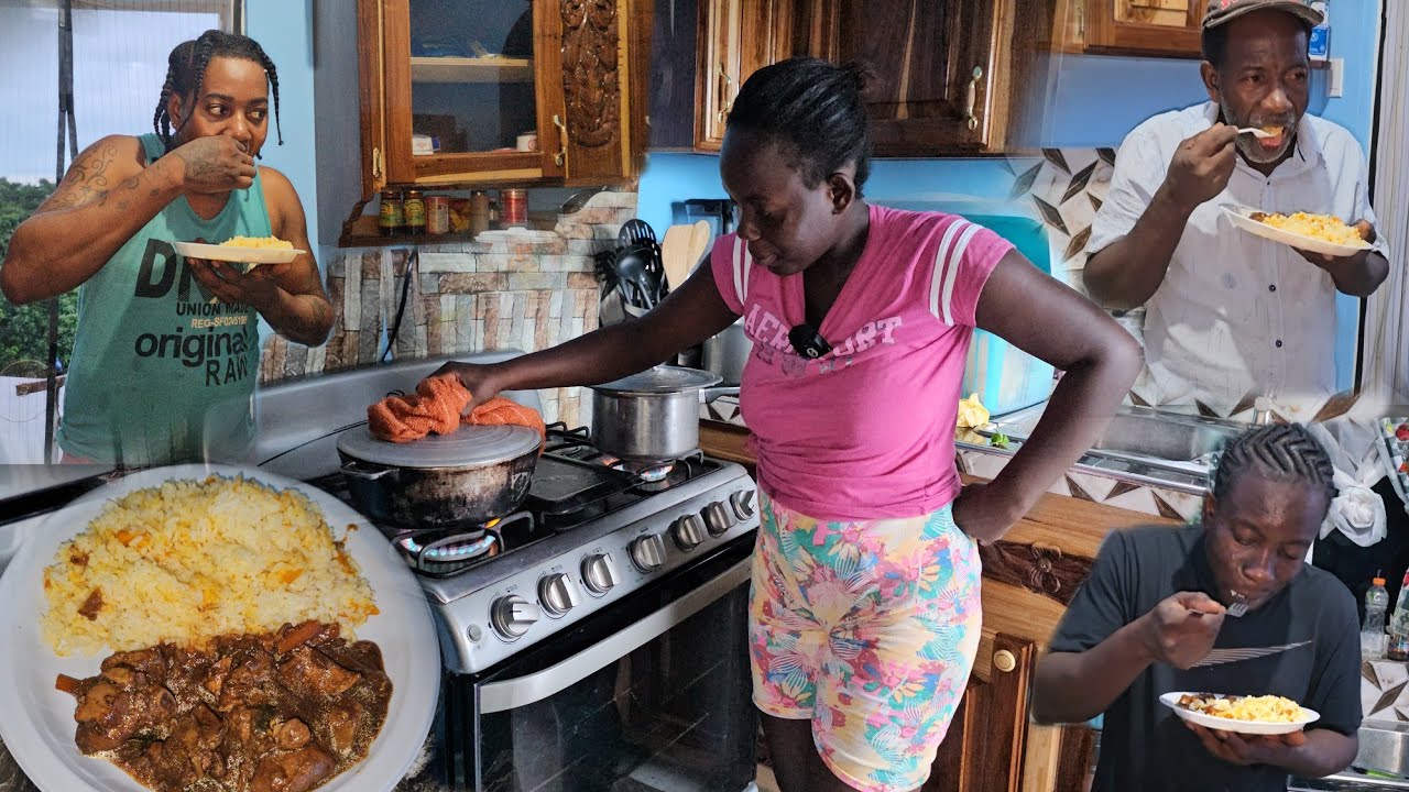 Mamito cooking up a storm for her family | Stew chicken | pumpkin rice | this food really amazing 💯👍