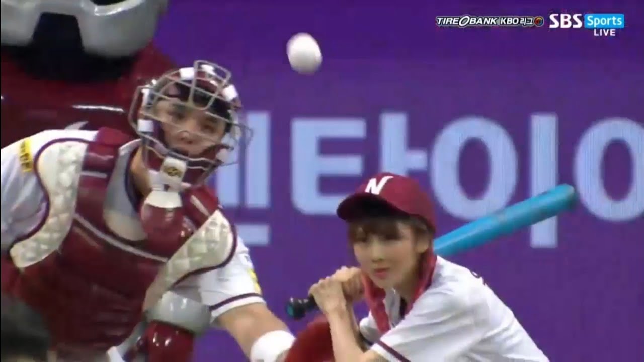 This is Jiu and Yoohyeon playing baseball⚾ | Dreamcatcher | Jiyoo