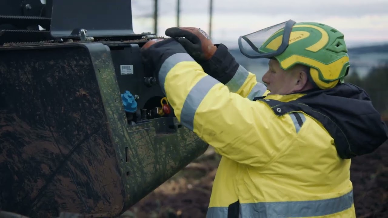 John Deere 1470H 8W harvester turns challenges into victories