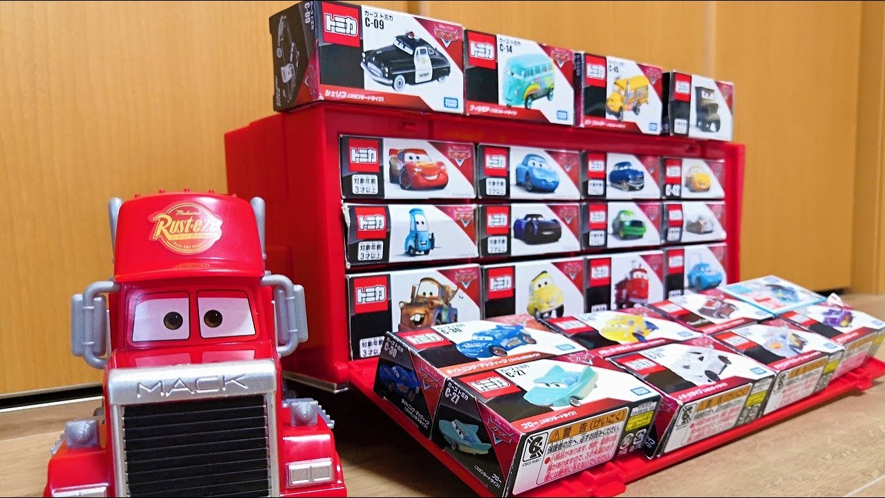 24このトミカの箱、しかし1つだけカーズトミカじゃないです。