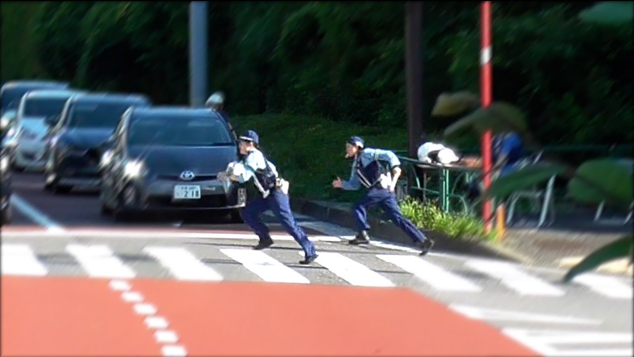 こんなダッシュ見た事ない！まるで凶悪犯を見つけたかの如く女性警察官2名がガチダッシュ！そのワケは今もっとも危ない乗り物のアレだった…　他・ねえこれ許可したの誰？LUUP・フル電動チャリ・自転車危険集