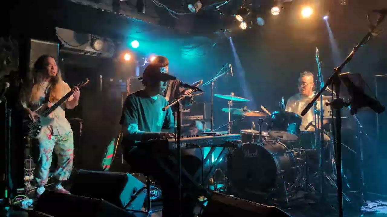 ヤスエでんじゃらすおじさん「闇光」「異世界」2025/12/28 心斎橋CONPASS