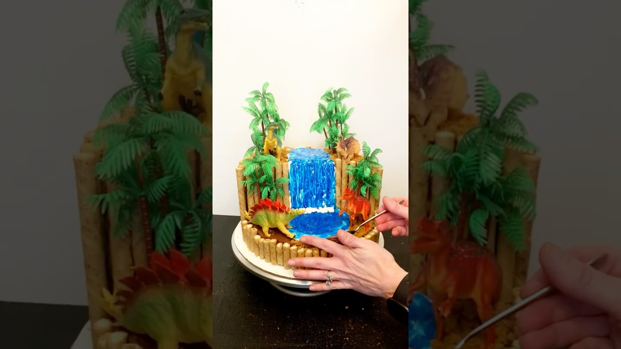 How did I do making @brightcolormom &lsquo;s dinosaur cake? 🦖 #kidscakes  #dinocake #dinosaurcake