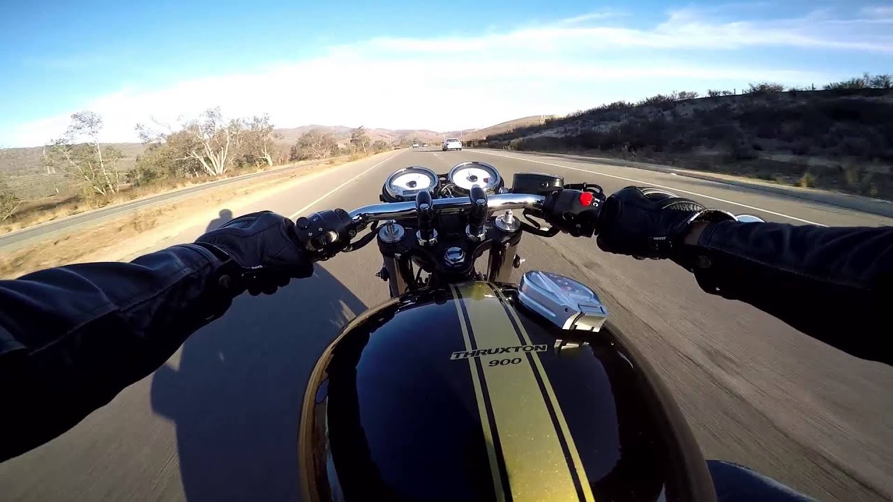 Thruxton 900 Coffee Run. What would you do at 2:50?