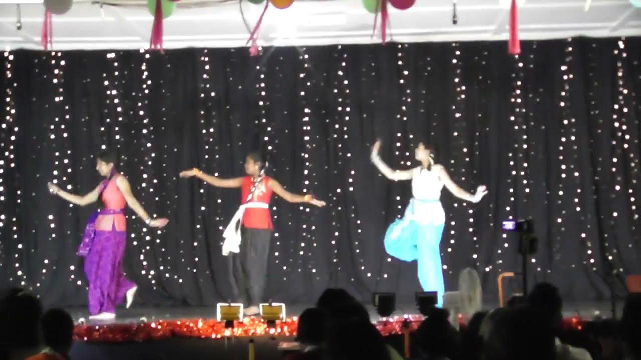 Mesiya thaan poranthachu (மேசியா தான் பொறந்தாச்சு) dance | QTC Girls 2018 | Tamil Christmas Dance