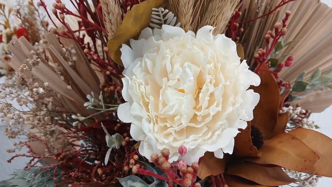 Veja essa ideia com Vaso de barro e flores secas simples e perfeita pra decorar!