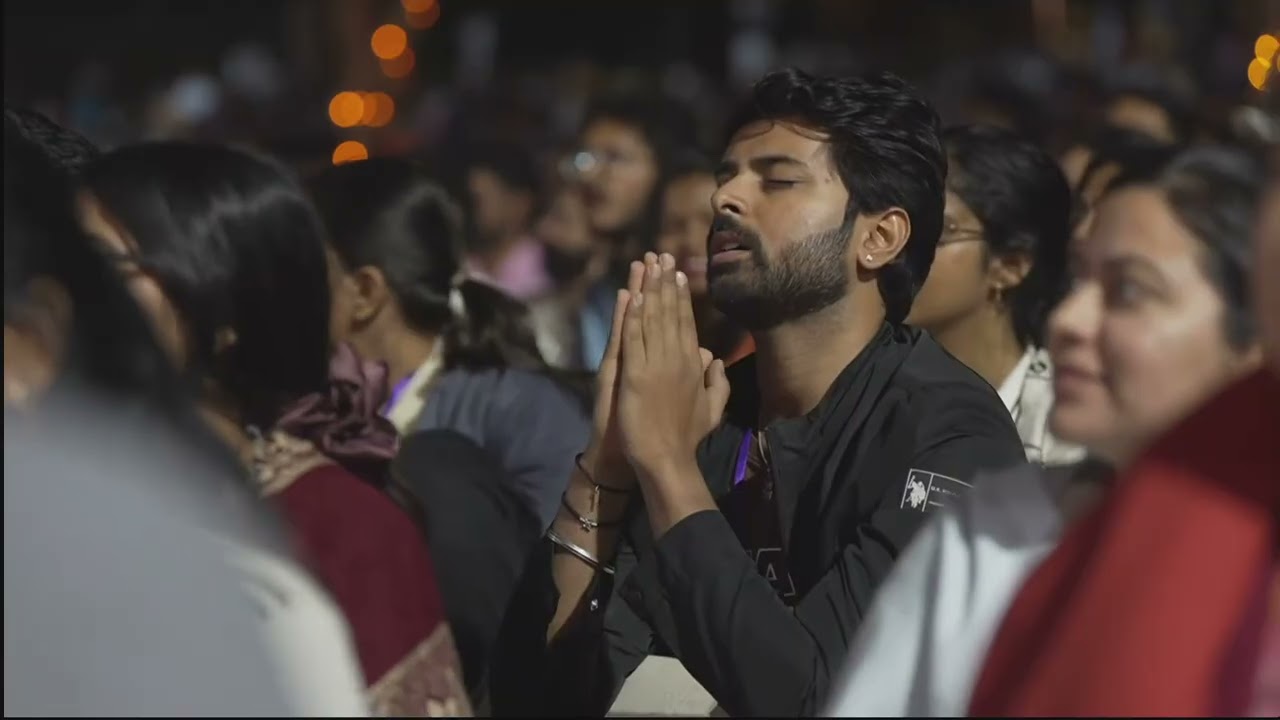 Amba Parameshwari | Art of Living Bhajan | Bangalore Ashram | Amrith Narayan